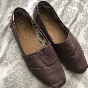 Grey Toms Women’s size 9